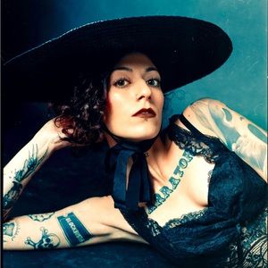 Meet your Posher, Nel